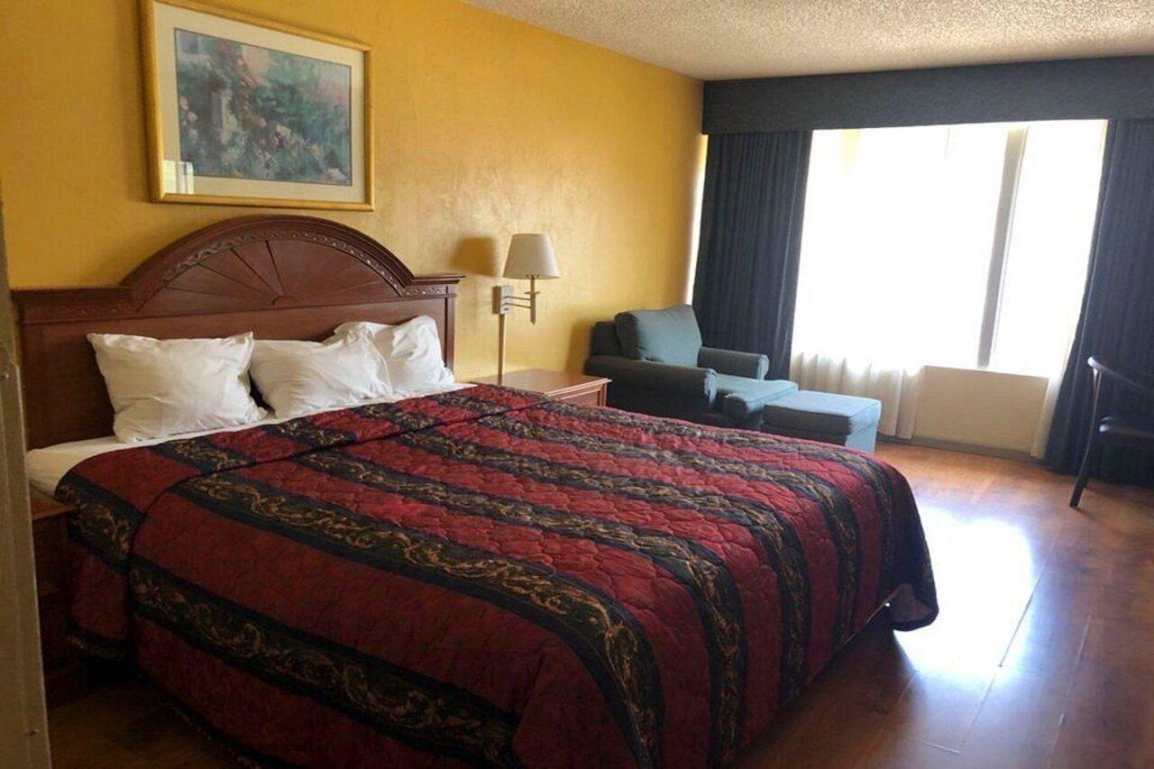 Oyo Hotel Tulsa I-44 Midtown Extérieur photo