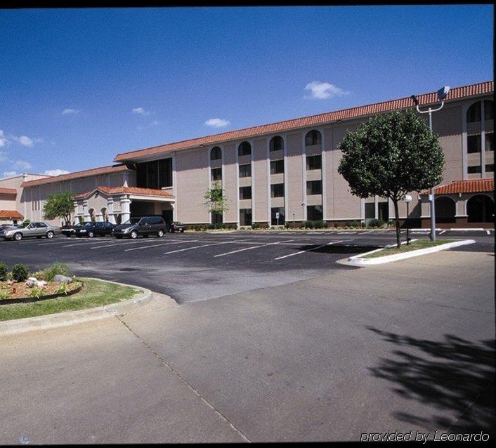 Oyo Hotel Tulsa I-44 Midtown Extérieur photo