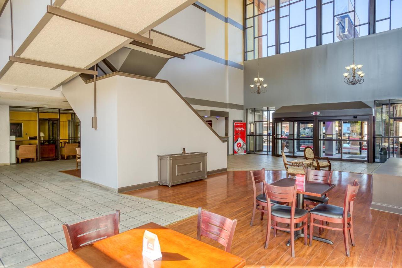 Oyo Hotel Tulsa I-44 Midtown Extérieur photo